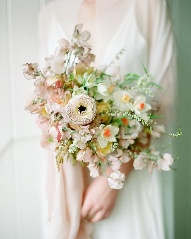 Floral Design by Tinge Floral | Photo by Jacquelyn Hayward