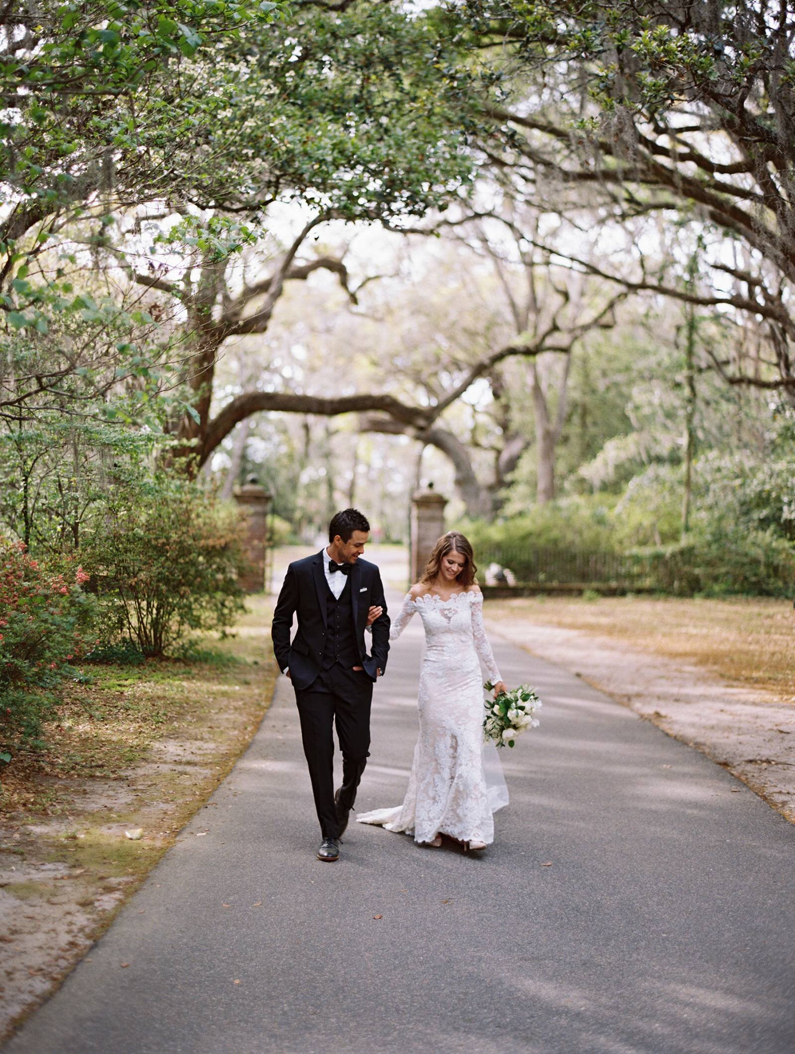Charleston wedding venue Legare Waring House, photo by Brumley and Wells (@brumleyandwells)