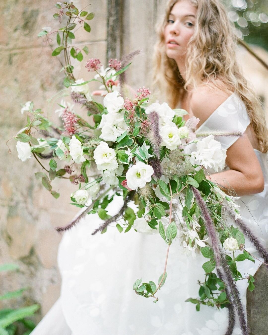 Flowers by On A Limb Florals, Photo by @bonphotage